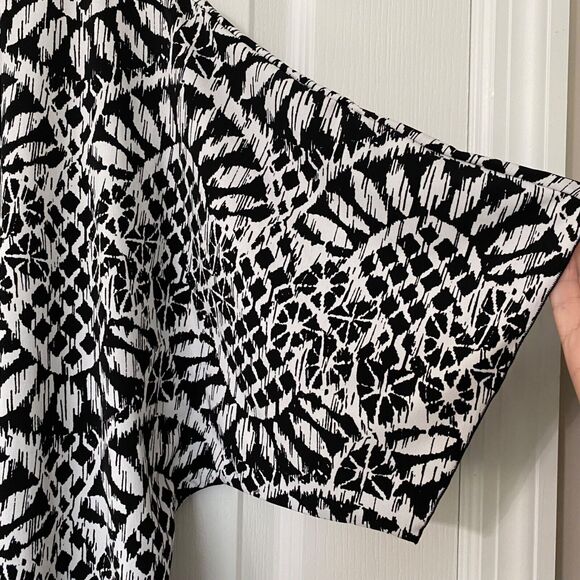 Style & Co Wms Petite Med Black White Geometric Print Blouson Blouse Casual Work - Picture 4 of 7